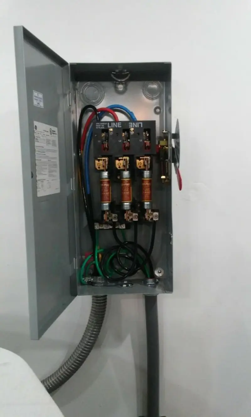 Three-phase disconnect switch installed for Smoke Detector Installation in San Carlos
